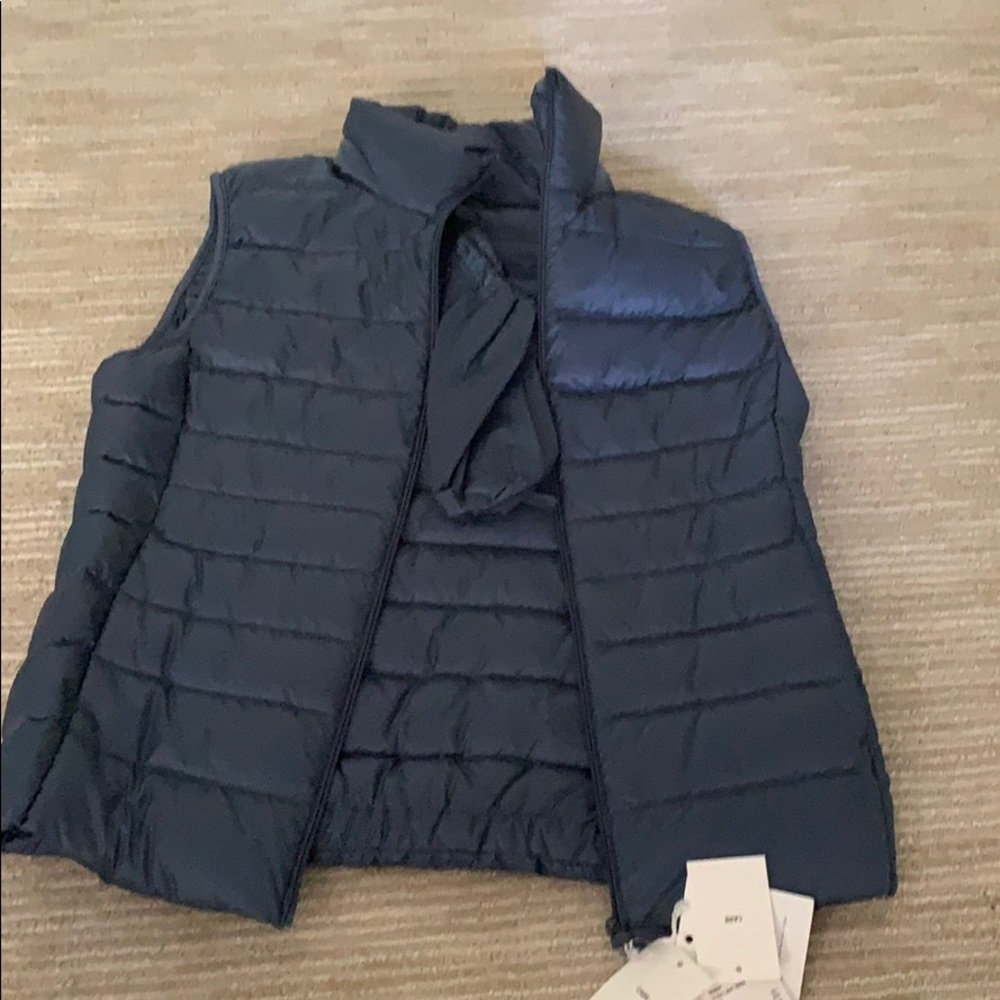 Light weight woman’s vest with tags still on